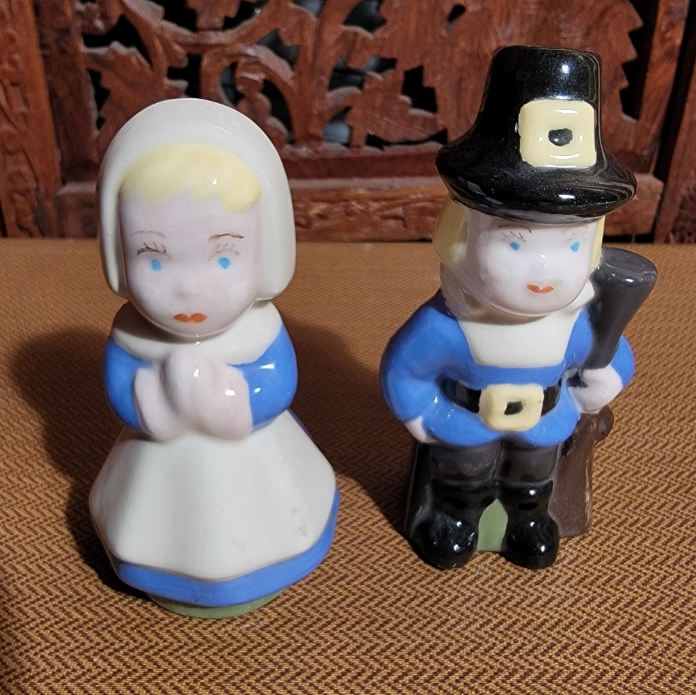 Vintage Ceramic Set of Pilgrims, Signed SS